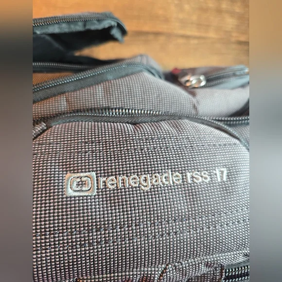 Ogio Renegade RSS 17" Black Pindot Laptop Backpack Carrying Case Tablet Bag - Picture 7 of 14